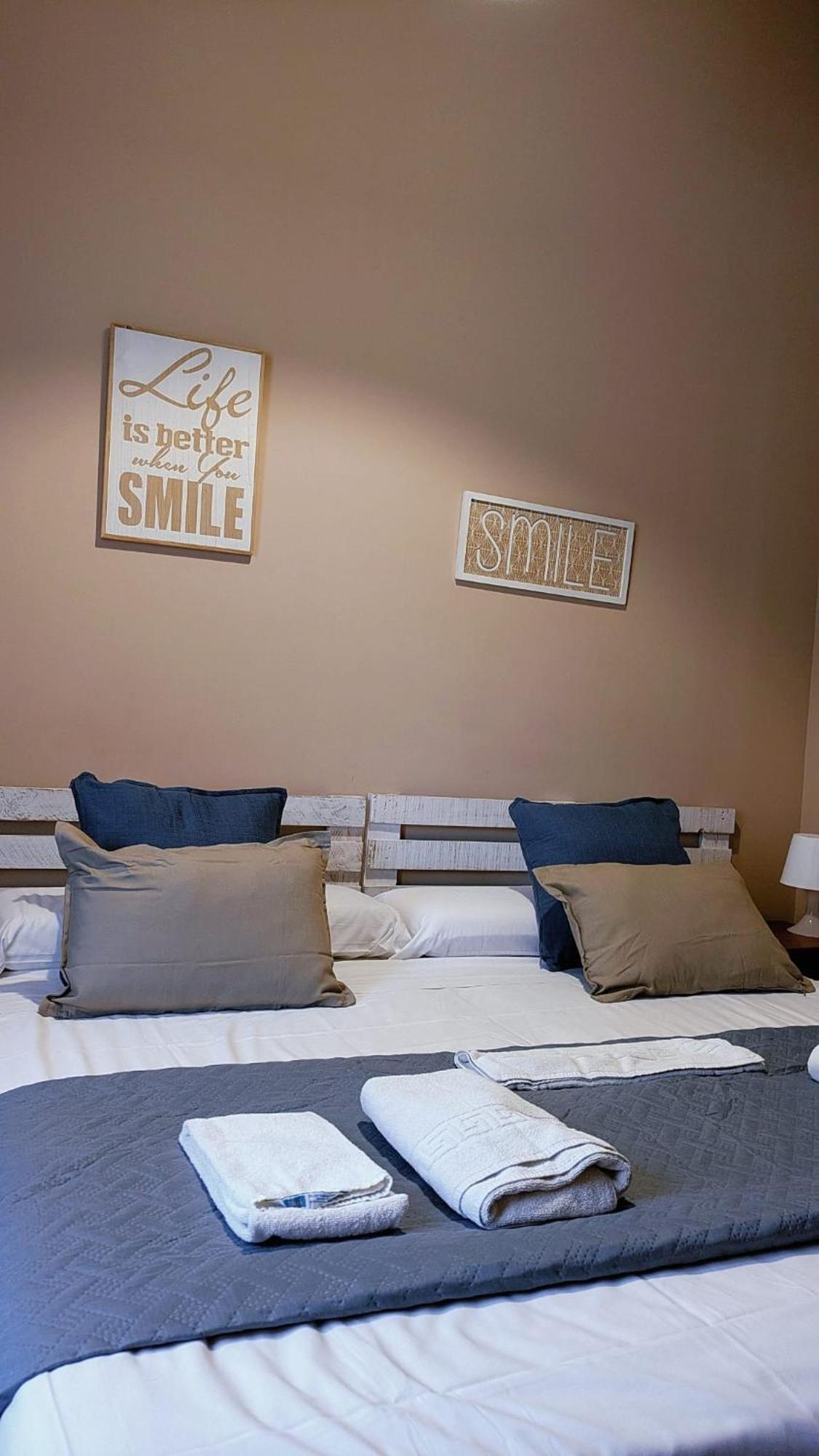 Hostal El Convent De Moncada Luaran gambar