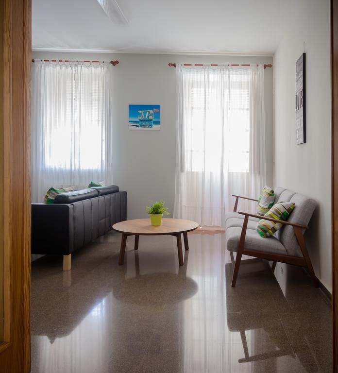 Hostal El Convent De Moncada Luaran gambar